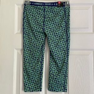 Under Armour-HEATGEAR  (Capri) Work-out pants, size Youth Medium, New With Tags